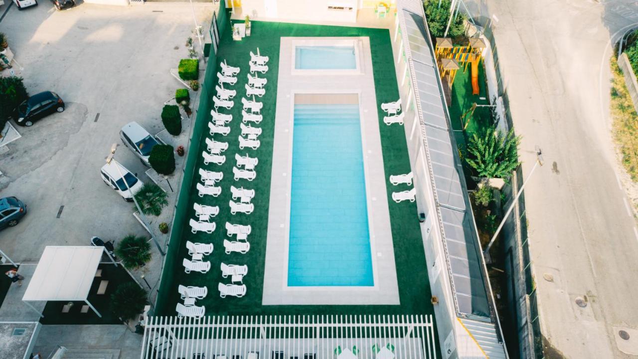 Hotel La Tavernetta กัมโปบัสโซ ภายนอก รูปภาพ