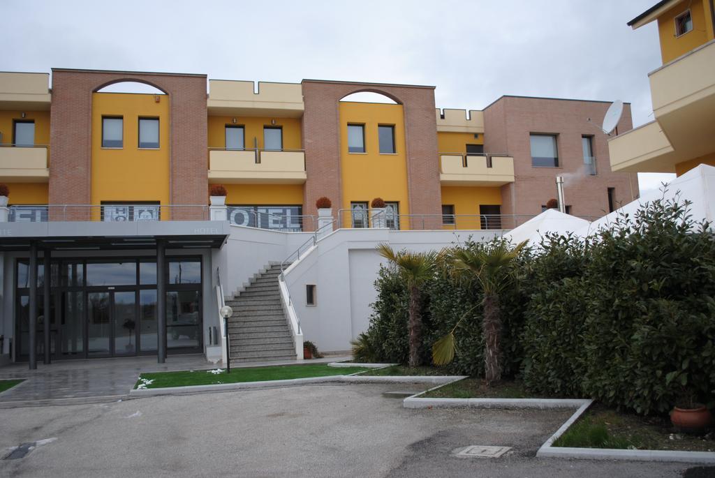 Hotel La Tavernetta กัมโปบัสโซ ภายนอก รูปภาพ