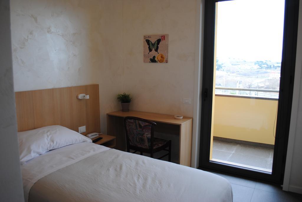 Hotel La Tavernetta กัมโปบัสโซ ห้อง รูปภาพ