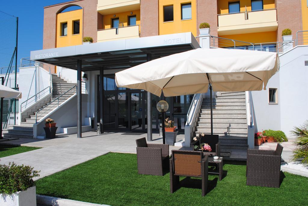 Hotel La Tavernetta กัมโปบัสโซ ภายนอก รูปภาพ
