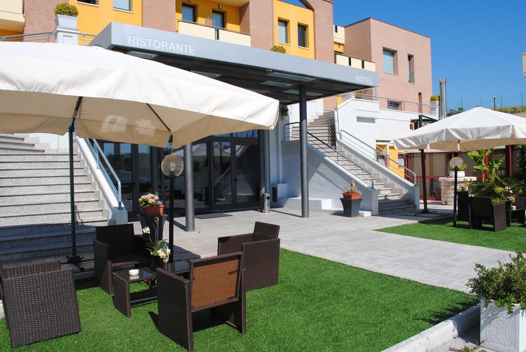 Hotel La Tavernetta กัมโปบัสโซ ภายนอก รูปภาพ